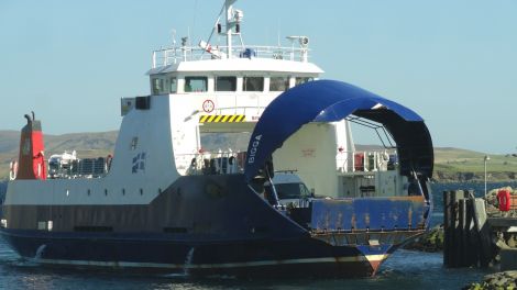 Bluemull Sound ferry Bigga berthing at Gutcher.