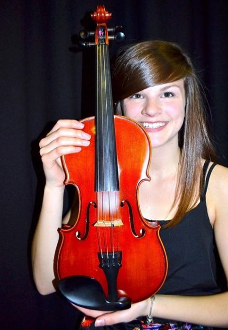 Shetland Young Fiddler of the Year 2014 Sophie Moar from Cunningsburgh. Photo Jane Moncrieff BBC Radio Shetland