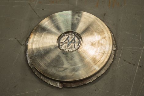 A silver coin was fixed to the vessel to mark the keel laying. The coin is engraved with the hull number (Hull 21) and the date of the keel laying.